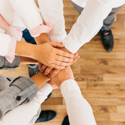 Manos equipo de profesionales Forletter